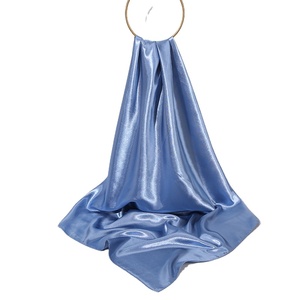 Écharpe en satin de 90 cm à imprimé chaîne à maillons <span class=keywords><strong>vert</strong></span> <span class=keywords><strong>émeraude</strong></span> et pied-de-poule pour femmes, accessoire pour cheveux et sac de créateur - Product Image 5