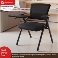 Le fabricant produit des chaises de formation ergonomiques pliantes avec un matériau en maille pour les salles de conférence, les bureaux et les réunions du personnel.