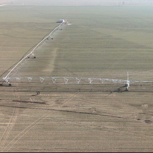 Landbouwirrigatiepakket met boosterpomp en duurzame tandwielkast voor center pivot sproeiers met hoekarm - Product Image 1