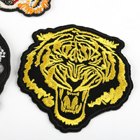 Nouveautés Logo animal tigre personnalisé 100% patchs de broderie à la machine Badges dessin animé brodé Service fer OEM forme de fleur