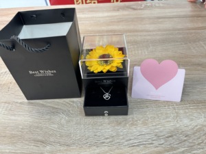 Regali per <span class=keywords><strong>la</strong></span> Festa della Mamma, Scatola Regalo con Girasole Naturale 'You Are My Sunshine' per Donne - Product Image 1