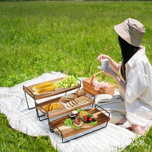 ถาดเสิร์ฟไม้สามชั้นพร้อมหูจับสำหรับอาหารเรียกน้ำย่อยและของหวาน - Product Image 2