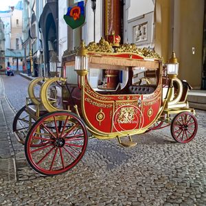 Calèche royale électrique de luxe avec structure en acier pour mariages, visites touristiques et cadeaux - Product Image 3