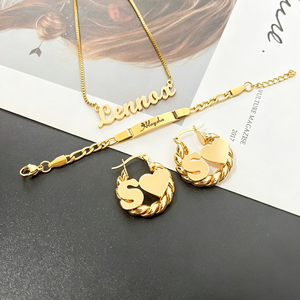 Ensemble de bijoux personnalisé avec plaque nominative, collier en acier inoxydable personnalisé, mini boucles d'oreilles et bracelet, cadeau pour enfants - Product Image 2