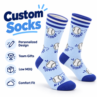 Chaussettes mi-mollet bleu clair en coton avec motif jacquard de baseball de dessin animé, bordure rayée, idéales pour les cadeaux sur le thème du sport
