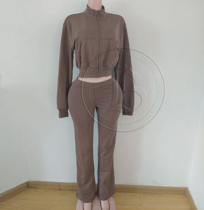 กางเกงวอร์มผู้หญิงลายขาดๆ แต่งโลโก้วินเทจ ล้างสีแบบแอซิด ชุดเสื้อผ้าผู้หญิง 2 ชิ้น ชุดเซ็ตแทรคสูท ผ้าฝ้าย ชุดจ็อกเกอร์ เสื้อฮู้ดดี้ ชุดวอร์ม - Product Image 4