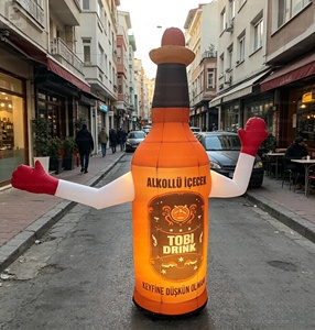 Grand modèle de mannequin gonflable de 2 m en forme de bouteille de bière/boisson, accessoire pour l'activation commerciale de marques de vin/boissons et les événements de bar - Product Image 6