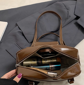 Bolso de hombro de cuero PU impermeable, lujoso y a la moda para mujer, con forro de poliéster y estilo moderno. - Product Image 4