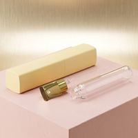 Nouveau flacon atomiseur de parfum de 10 ml à ouverture rotative, boîtier en plastique ABS rectangulaire aux coins arrondis, flacon intérieur en verre, pulvérisateur à pompe en aluminium
