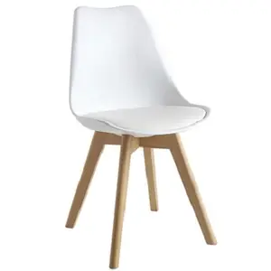 Gran oferta, diseño moderno, silla de comedor de PP barata, patas de madera, sillas de comedor de cocina de plástico para el hogar