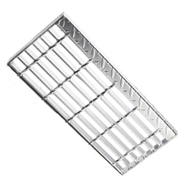 Inserts antidérapants galvanisés pour l'extérieur Jauge de bande de roulement d'escalier en métal nez pour l'industrie Marches d'escalier antidérapantes pour usage commercial