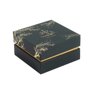 Verpakking van luxe parfummonsters in kartonnen doosjes met aangepast logo, rollerflesjes en cadeauverpakking - Product Image 6