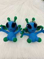 Vente en gros de poupées extraterrestres mignonnes faites à la main en tricot et au crochet, objets décoratifs