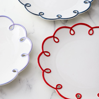 Assiette en céramique pour décoration de mariage, vaisselle rétro en relief à bord rouge, assiette en dentelle artisanale, assiettes pour tasse et chargeur