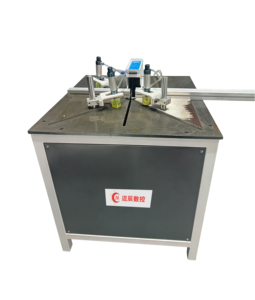 Machine à couper à 45 et 90 degrés pour profilés en aluminium/UPVC/bois - Product Image 1