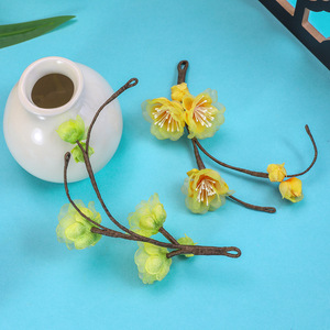 Nouvelle conception originale, faite à la main, coiffe Hanfu de style ancien, épingle à cheveux en fleur de prunier tridimensionnelle et exquise, douce, pour cheveux. - Product Image 3