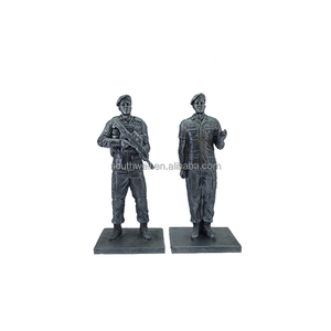 Figura militare della scultura della statua del soldato di vario stile della resina all'ingrosso su ordinazione di alta qualità - Product Image 2