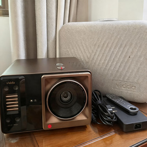 Projecteur laser tricolore Hisense Boundless C5 <span class=keywords><strong>Master</strong></span> <span class=keywords><strong>6800</strong></span> CVIA, contraste natif 8000:1, son JBL, stockage 1 To, projection intelligente - Product Image 2