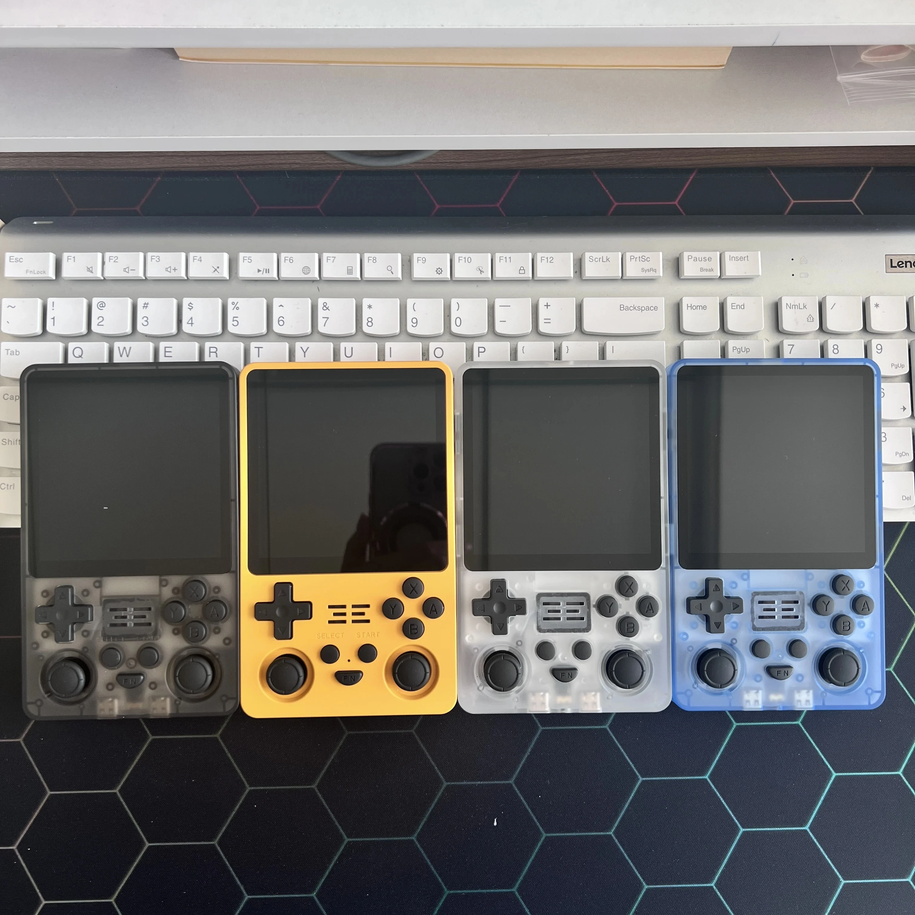 Powkiddy RGB20SX - 4.0-Inch Arcade Game Console with 400+ Games