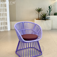 Chaise d'extérieur moderne avec dossier en corde et coussin rond pour jardin et terrasse