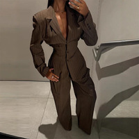 Nouvel ensemble blazer et pantalon marron vintage 2026 avec épaulettes, coupe ajustée, veste de costume et pantalon décontracté taille haute pour l'automne