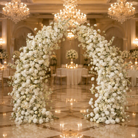 Vente en gros : Arche florale 3D en soie artificielle blanche, arrangement floral pour mariage, toile de fond florale de luxe pour banquets de mariage en intérieur