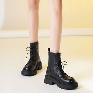 Bottes Martin M95008 pour femmes, à bout rond, talon épais, rehaussant la taille, à lacets, style décontracté - Product Image 2