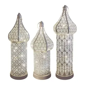 新しいモロッコの白いくり抜かれたLedウィンドランプアイアンランタンホームリビングルーム雰囲気周囲の装飾的なランプの装飾