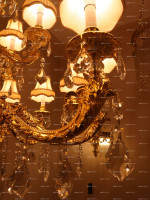 Lustre Classique Européen 18 Lumières Style Français Abat-jour en Tissu Alliage de Zinc Plaqué Or 24K Cristal Grand Lustre Suspendu pour Villa