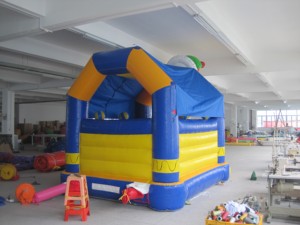 Châteaux gonflables sur le thème du cœur et de l'amour pour le plaisir des enfants, utilisation commerciale, matériau PVC, capacité de 500 kg - Product Image 4
