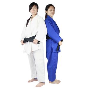 Çin üreticileri tarafından üretilen dövüş sanatları <span class=keywords><strong>Kimono</strong></span> jiu jitsu judo ekipmanları JUDO kıyafeti gi öğrenci beyaz/mavi özelleştirilmiş - Product Image 3