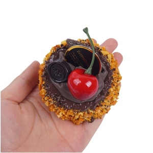 Aimant de réfrigérateur amusant en forme de cupcake matcha pour bébé, décoration de meuble, mousse de crème, dessert au chocolat - Product Image 5