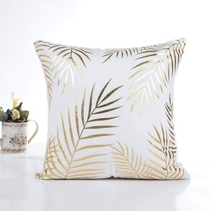 Housse de coussin carrée en velours turquoise avec motif géométrique et broderie à pois dorés, décoration d'intérieur de luxe écologique - Product Image 3