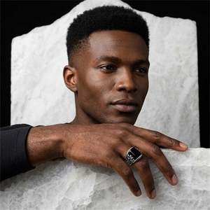 Nouvelles bagues en acier inoxydable pour hommes, faites à la main, motif peint en relief, noires, vintage, pour la défense personnelle, vente en gros - Product Image 1
