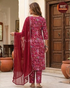 Costume ethnique en coton écologique pour femme, avec broderies de créateur et bas assorti, élégant, disponible au prix de gros - Product Image 3