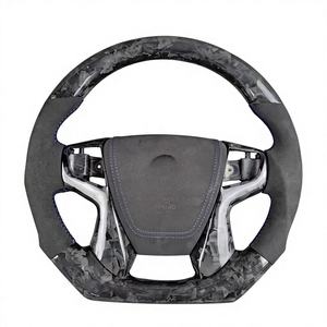 พวงมาลัยคาร์บอนไฟเบอร์แบบฟอร์จ สำหรับ Camry/Alphard/<span class=keywords><strong>Vellfire</strong></span>/Land Cruiser/Prado/Crown หุ้มหนังรูพรุน เย็บด้ายแดง - Product Image 1