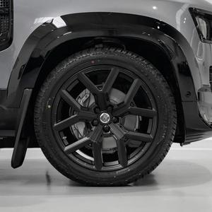 Nuevo Kit de Carrocería Estilo Urbano 2026 para <span class=keywords><strong>Land</strong></span> <span class=keywords><strong>Rover</strong></span> <span class=keywords><strong>Defender</strong></span> 2020+ (Facelift a 2026) 90/110/130 con Guardabarros, Estribos Laterales y Cubierta de Neumático - Product Image 3