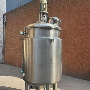 Cuve de réaction verticale en acier inoxydable avec agitateur motorisé pour le mélange et le traitement de liquides industriels - Product Image 1
