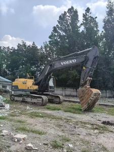Excavatrice sur chenilles Volvo EC380DL d'occasion de 38 tonnes, d'origine usine et de couleur d'origine, avec services de rénovation - Product Image 4