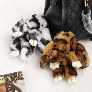 Porte-clés Peluche Lapin en Fourrure 18cm Doux et Mignon avec Pompon, Pendentif Lapin Rose Léopard pour Pâques - Product Image 1