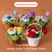 Cesta Artesanal de Crochê Floral Misto com Alça de Rattan Mini Artesanal para Decoração de Casa