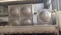 Réservoir de stockage d'eau en acier inoxydable de 1000 L résistant à la corrosion avec dispositif de décharge de pression