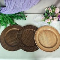 Assiette de présentation ronde en plastique marron foncé à motif rotin, idéale pour restaurants et mariages, vente en gros pour événements