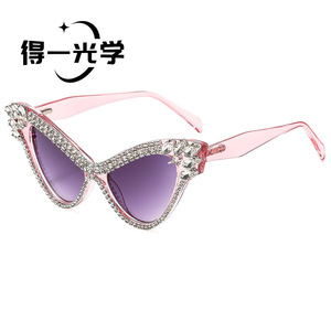 De Yi <b>Optics</b> Diamond Encrusted Cat Eye Sunglasses Black Frame Purple Lens UV400 Women's Fashion Sunglasses - Product Image 5