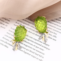 Retro fruit-geïnspireerde oorknopjes groen gesneden hars dennenappel oorbel met kristallen decor voor dames cadeau