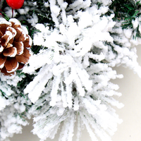 Hiasan Natal PVC Modern Tahan Lama dengan Lapisan Flock, Dekorasi Jendela Bentuk Lingkaran, Ornamen Garland Berbentuk Kerucut Pinus dan Bersalju