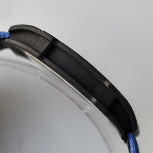 นาฬิกาข้อมือจักรกลดีไซน์หรูหรา สไตล์สปอร์ต ตัวเรือนคาร์บอนไฟเบอร์ โชว์กลไก พร้อมโลโก้ OEM ความบางพิเศษเพียง 7.8 มม. - Product Image 4