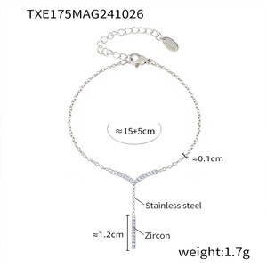 Tendance de la mode - Ensemble de bijoux de luxe pour femmes en acier inoxydable plaqué or 18 carats avec pendentif en forme de V incrusté de zircon - Product Image 3