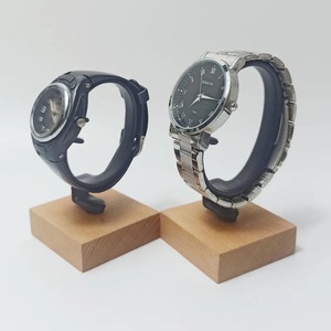 แท่นโชว์นาฬิกาอะคริลิกสุดหรู: ฐานไม้สวยงามสำหรับตู้โชว์ในร้านค้า - Product Image 5