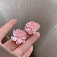 Anting Kancing Bunga Putih untuk Wanita Anting Bunga Mode Korea Modern Aksesori Perhiasan Pesta Gadis Remaja Lucu